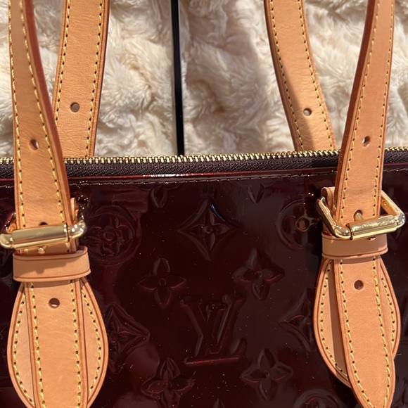 Louis Vuitton Rosewood Avenue Vernis shoulder bag in Stunning Amarante - Picture 9 of 16